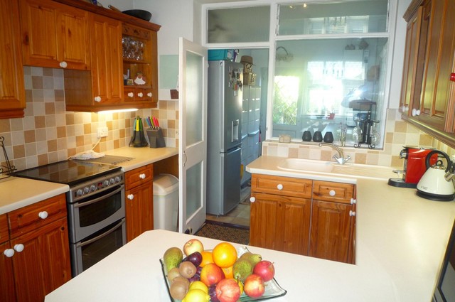  Image of 4 bedroom Semi-Detached house to rent in Woodfield Avenue Farlington Portsmouth PO6 at Portsmouth, PO6 1AN