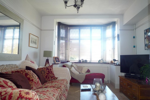  Image of 4 bedroom Semi-Detached house to rent in Woodfield Avenue Farlington Portsmouth PO6 at Portsmouth, PO6 1AN