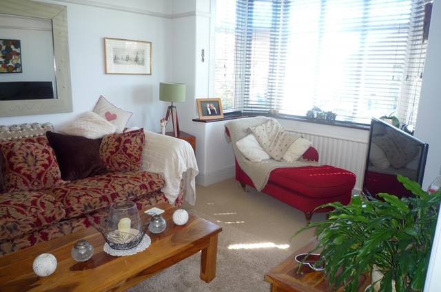  Image of 4 bedroom Semi-Detached house to rent in Woodfield Avenue Farlington Portsmouth PO6 at Portsmouth, PO6 1AN