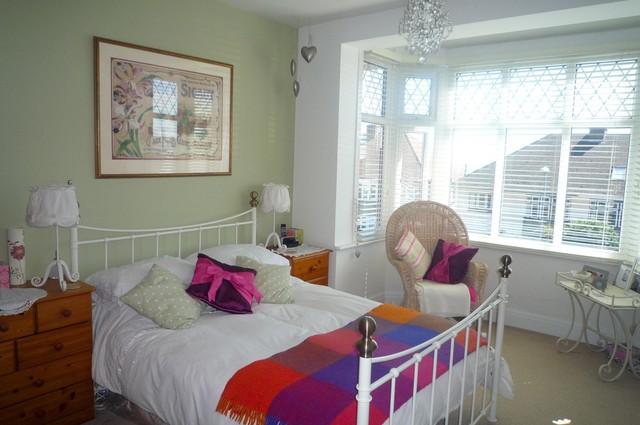  Image of 4 bedroom Semi-Detached house to rent in Woodfield Avenue Farlington Portsmouth PO6 at Portsmouth, PO6 1AN