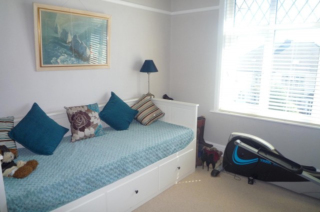  Image of 4 bedroom Semi-Detached house to rent in Woodfield Avenue Farlington Portsmouth PO6 at Portsmouth, PO6 1AN