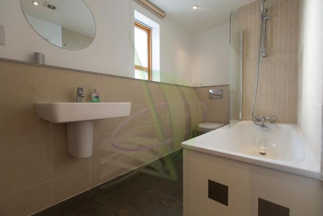  Image of Flat to rent in Woolwich Road London SE10 at Greenwich  Greenwich, SE10 0RF