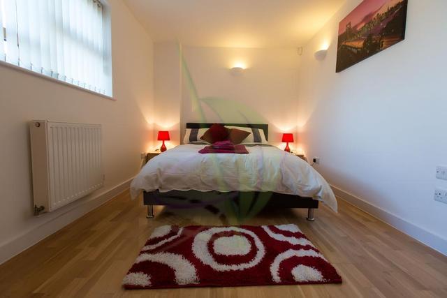  Image of Flat to rent in Woolwich Road London SE10 at Greenwich  Greenwich, SE10 0RF