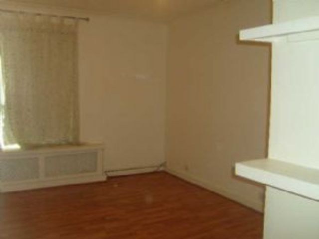  Image of 2 bedroom Flat to rent in Briarwood Court The Avenue Worcester Park KT4 at WORCESTER PARK, KT4 7EL