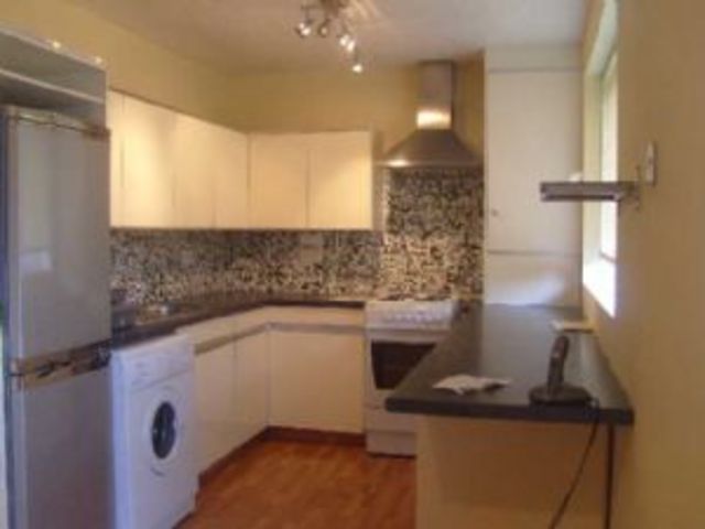  Image of 2 bedroom Flat to rent in Briarwood Court The Avenue Worcester Park KT4 at WORCESTER PARK, KT4 7EL