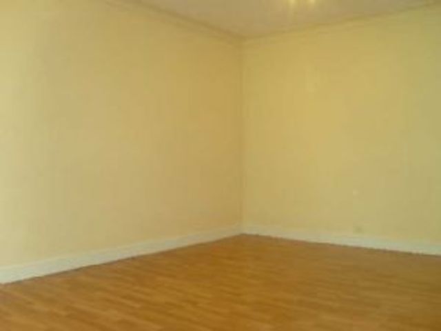  Image of 2 bedroom Flat to rent in Briarwood Court The Avenue Worcester Park KT4 at WORCESTER PARK, KT4 7EL