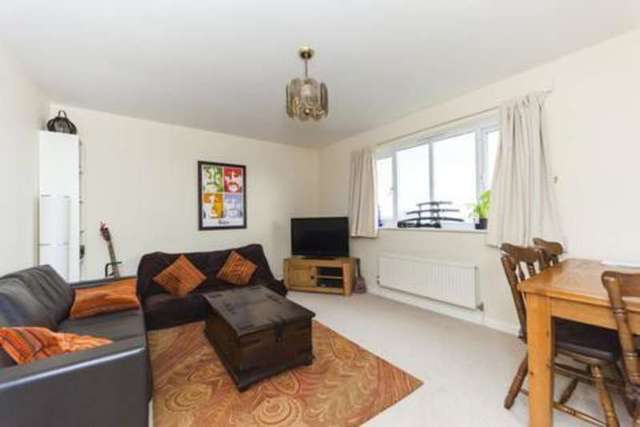  Image of 2 bedroom Flat for sale in Worple Road London SW20 at Worple Road  Wimbledon, SW20 8PN