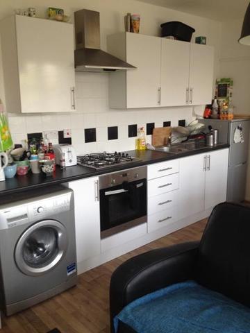  Image of 4 bedroom Maisonette to rent in Worsopp Drive London SW4 at Clapham Common  London, SW4 9QZ
