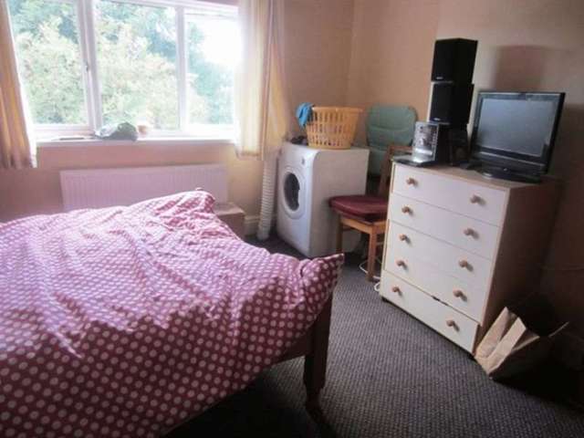  Image of 2 bedroom Flat to rent in Wynall Lane Stourbridge DY9 at Wynall Lane  Wollescote, DY9 9AB