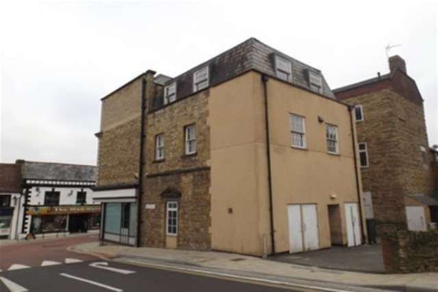  Image of 1 bedroom Flat to rent in Park Road Yeovil BA20 at Yeovil, BA20 1DR