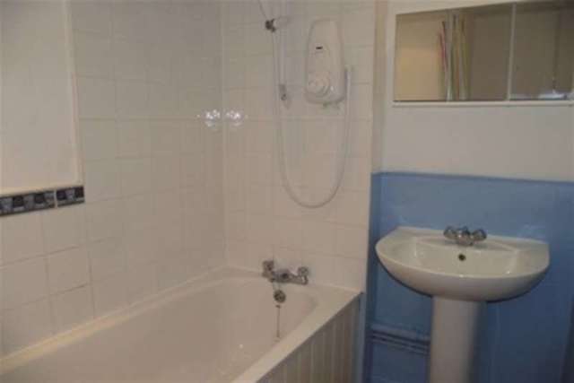  Image of 1 bedroom Flat to rent in York Mews Alton GU34 at Alton, GU34 1JU