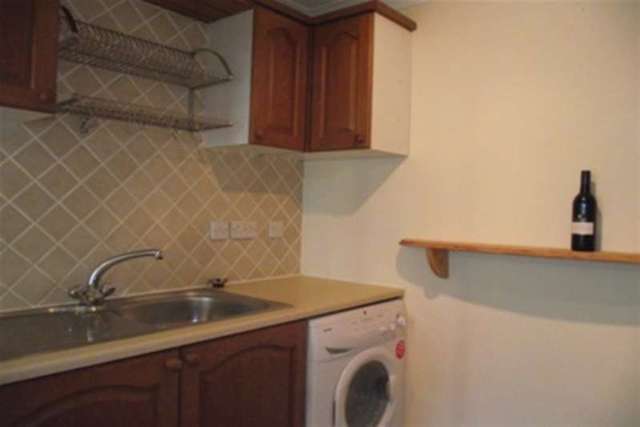  Image of 1 bedroom Flat to rent in York Mews Alton GU34 at Alton, GU34 1JU
