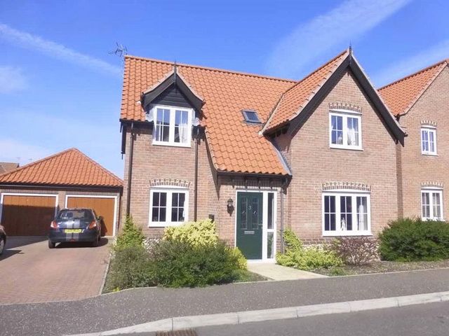  Image of 4 bedroom Detached house for sale in Clydesdale Drive Hemsby Great Yarmouth NR29 at Clydesdale Drive Hemsby Great Yarmouth, NR29 4TT