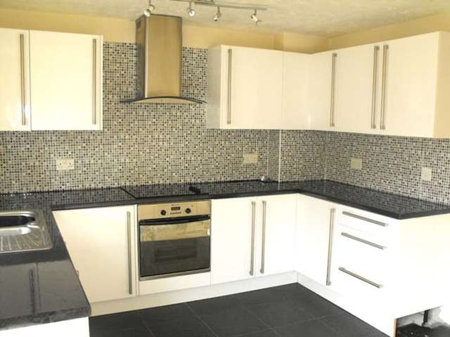  Image of 4 bedroom Town House to rent in Star Avenue Stoke Gifford Bristol BS34 at Kings Drive Stoke Gifford Bristol, BS34 8RG