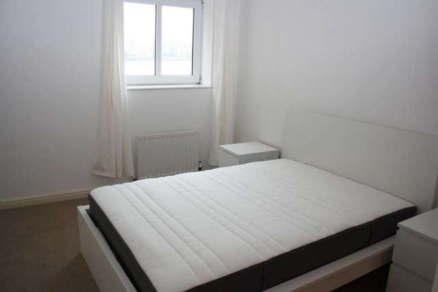  Image of 1 bedroom Flat to rent in Millennium Drive London E14 at Docklands, E14 3GH