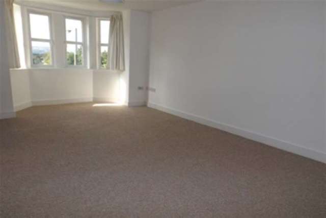  Image of 2 bedroom Flat to rent in Park Drive Huddersfield HD1 at Huddersfield, HD1 4EB