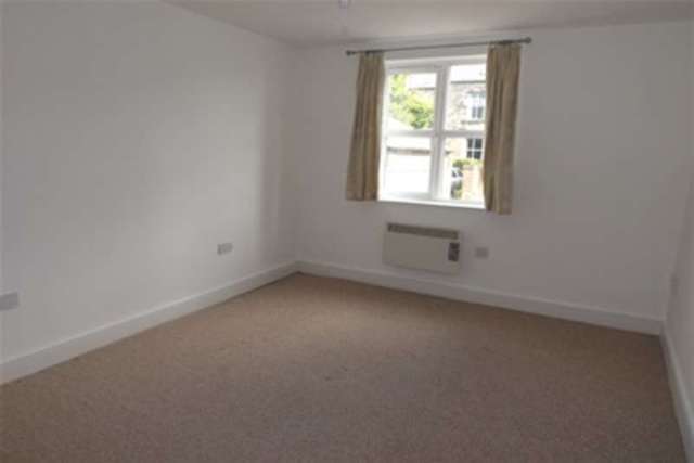  Image of 2 bedroom Flat to rent in Park Drive Huddersfield HD1 at Huddersfield, HD1 4EB