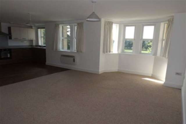  Image of 2 bedroom Flat to rent in Park Drive Huddersfield HD1 at Huddersfield, HD1 4EB