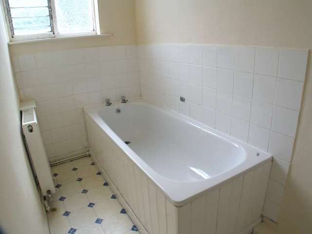  Image of 3 bedroom Maisonette to rent in St. Marys Road Hastings TN34 at 1b St Marys Road  HASTINGS, TN34 3LN