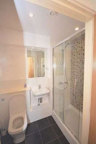  Image of 2 bedroom Flat to rent in John Thornycroft Road Southampton SO19 at John Thornycroft Road  Southampton, SO19 9SP