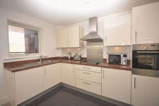  Image of 2 bedroom Flat to rent in John Thornycroft Road Southampton SO19 at John Thornycroft Road  Southampton, SO19 9SP