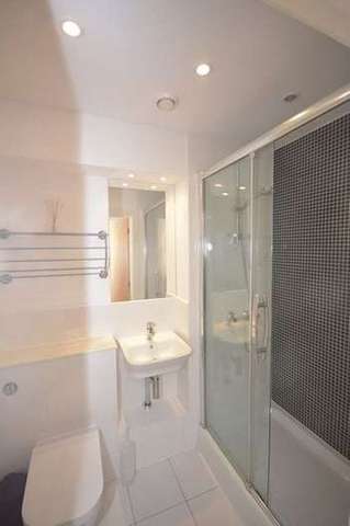  Image of 2 bedroom Flat to rent in John Thornycroft Road Southampton SO19 at John Thornycroft Road  Southampton, SO19 9SP