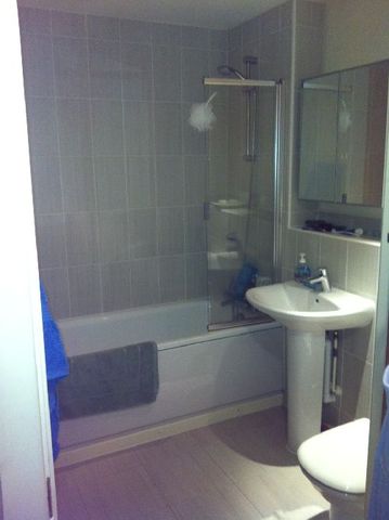  Image of 2 bedroom House Share to rent in Langley Walk Edgbaston Birmingham B15 at - 2 Langley Walk  City Center, B15 2EN