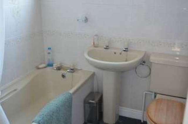  Image of 3 bedroom Terraced house to rent in Ancaster Court Scunthorpe DN17 at Ancaster Court  Scunthorpe, DN17 2DD