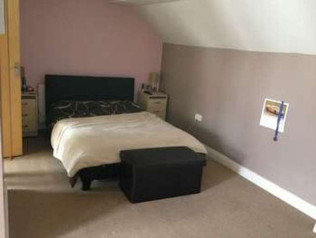  Image of 3 bedroom Flat to rent in Summerland Street Barnstaple EX32 at Summerland Street  Barnstaple, EX32 8JQ