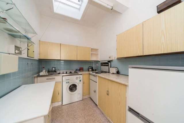  Image of 2 bedroom Flat for sale in Hawthornvale Edinburgh EH6 at Hawthornvale  Edinburgh, EH6 4JW