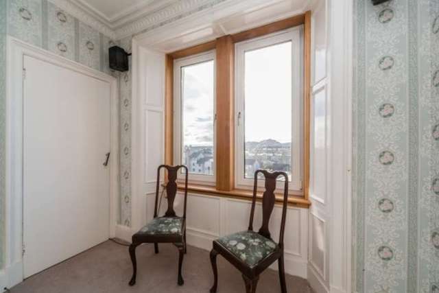  Image of 2 bedroom Flat for sale in Hawthornvale Edinburgh EH6 at Hawthornvale  Edinburgh, EH6 4JW