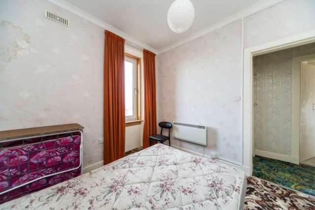  Image of 2 bedroom Flat for sale in Hawthornvale Edinburgh EH6 at Hawthornvale  Edinburgh, EH6 4JW