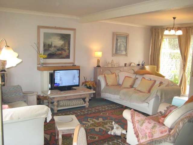  Image of 4 bedroom Terraced house for sale in Sandhaven Sandbank Dunoon PA23 at Sandbank  Dunoon, PA23 8QN