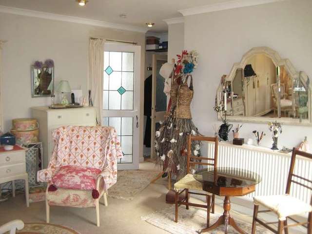  Image of 4 bedroom Terraced house for sale in Sandhaven Sandbank Dunoon PA23 at Sandbank  Dunoon, PA23 8QN