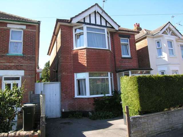  Image of 6 bedroom Detached house to rent in Sedgley Road Winton Bournemouth BH9 at Bournemouth, BH9 2JW
