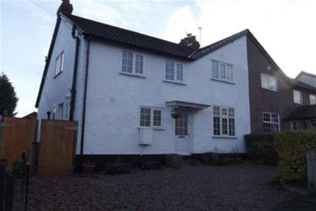  Image of 3 bedroom Detached house to rent in Acacia Avenue Hale Altrincham WA15 at Altrincham, WA15 8QX