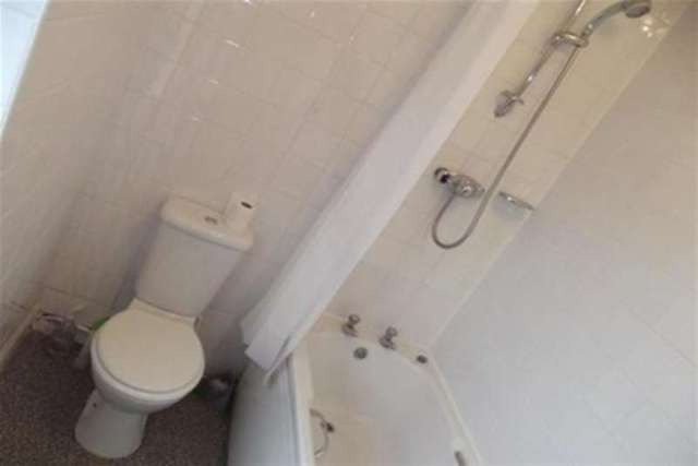  Image of 3 bedroom Detached house to rent in Acacia Avenue Hale Altrincham WA15 at Altrincham, WA15 8QX
