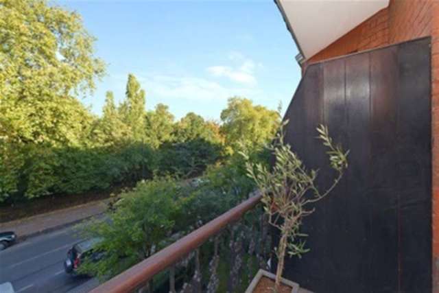  Image of 1 bedroom Flat to rent in Albert Bridge Road London SW11 at Battersea, SW11 4PG