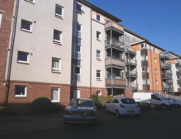  Image of 2 bedroom Flat to rent in Albion Gardens Edinburgh EH7 at Lochend Edinburgh Edinburgh, EH7 5NP