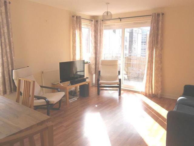  Image of 2 bedroom Flat to rent in Albion Gardens Edinburgh EH7 at Lochend Edinburgh Edinburgh, EH7 5NP