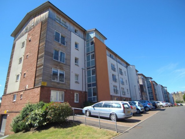  Image of 2 bedroom Flat to rent in Albion Gardens Edinburgh EH7 at Lochend Edinburgh Edinburgh, EH7 5QL