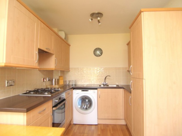  Image of 2 bedroom Flat to rent in Albion Gardens Edinburgh EH7 at Lochend Edinburgh Edinburgh, EH7 5QL
