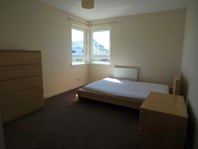  Image of 2 bedroom Flat to rent in Albion Gardens Edinburgh EH7 at Lochend Edinburgh Edinburgh, EH7 5QL