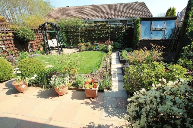  Image of 3 bedroom Detached house for sale in Allbrook Knoll Eastleigh SO50 at Allbrook Knoll Allbrook Eastleigh, SO50 4RX