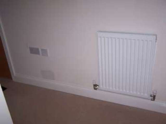  Image of 2 bedroom Flat to rent in North Star Boulevard Greenhithe DA9 at Amity Court North Star Boulevard Greenhithe, DA9 9UH