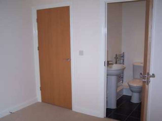  Image of 2 bedroom Flat to rent in North Star Boulevard Greenhithe DA9 at Amity Court North Star Boulevard Greenhithe, DA9 9UH
