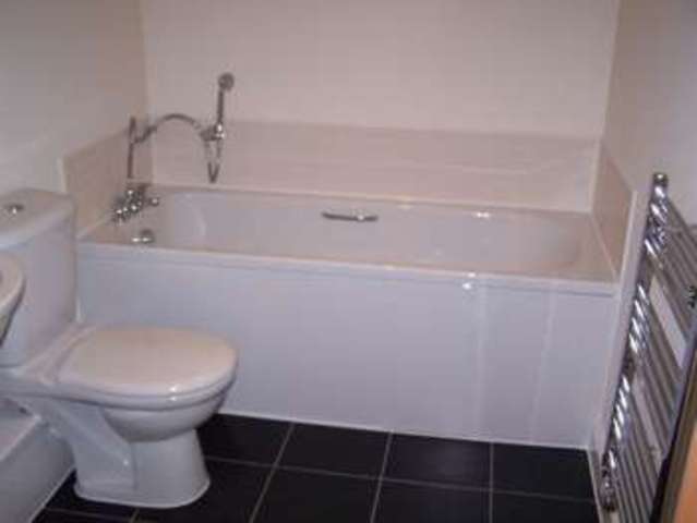  Image of 2 bedroom Flat to rent in North Star Boulevard Greenhithe DA9 at Amity Court North Star Boulevard Greenhithe, DA9 9UH