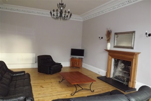  Image of 4 bedroom Flat to rent in Ardgowan Square Greenock PA16 at Greenock Inverclyde Inverclyde, PA16 8ET