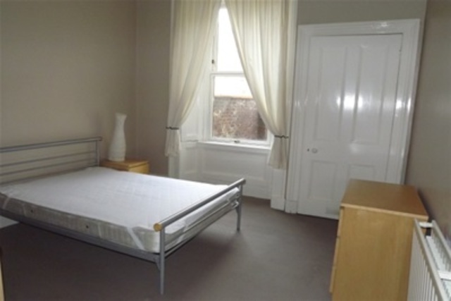  Image of 4 bedroom Flat to rent in Ardgowan Square Greenock PA16 at Greenock Inverclyde Inverclyde, PA16 8ET
