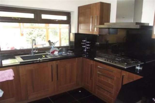  Image of 3 bedroom Detached house to rent in Aspley Park Drive Nottingham NG8 at Nottingham, NG8 3EG